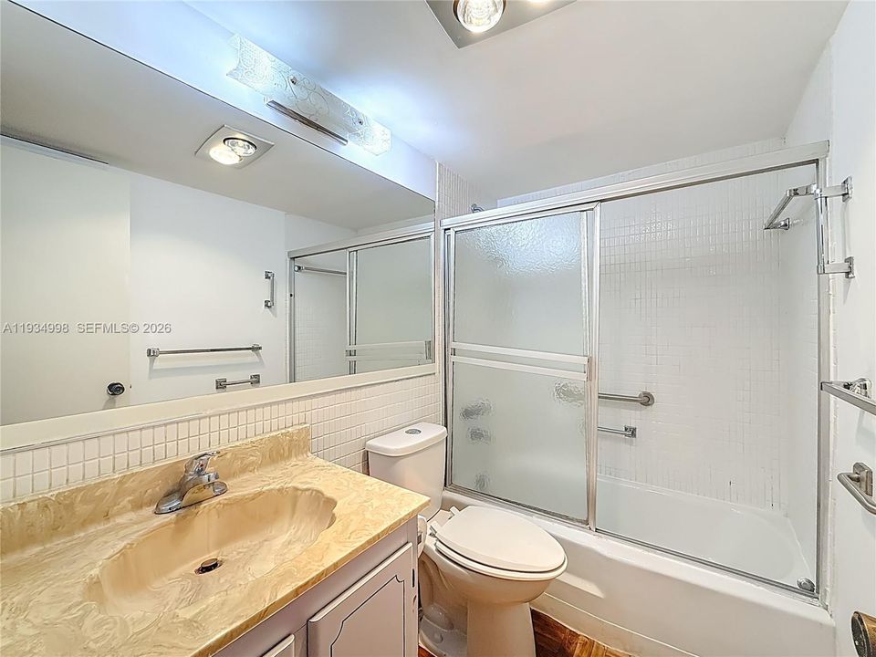For Sale: $109,000 (1 beds, 1 baths, 675 Square Feet)