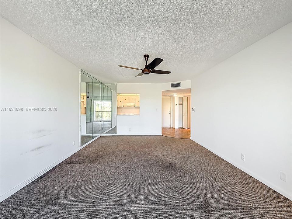 For Sale: $109,000 (1 beds, 1 baths, 675 Square Feet)