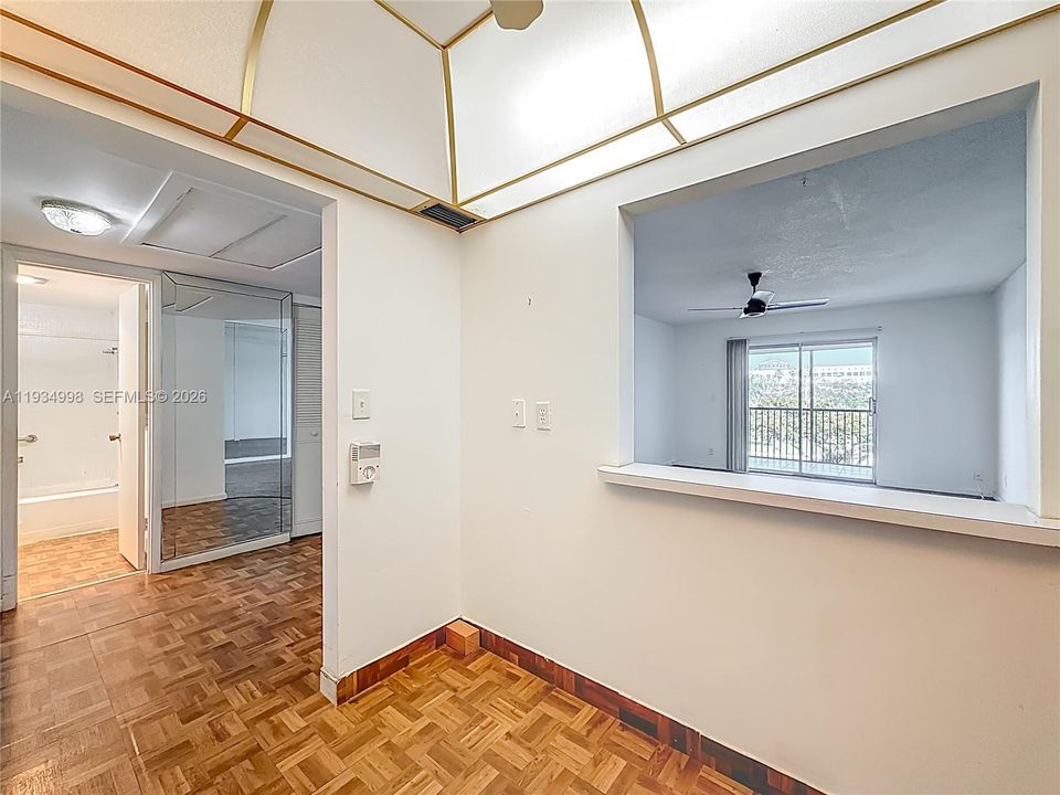 For Sale: $109,000 (1 beds, 1 baths, 675 Square Feet)