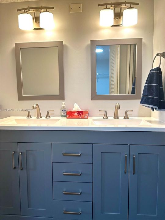 VANITY MIRRORS LIGHTS