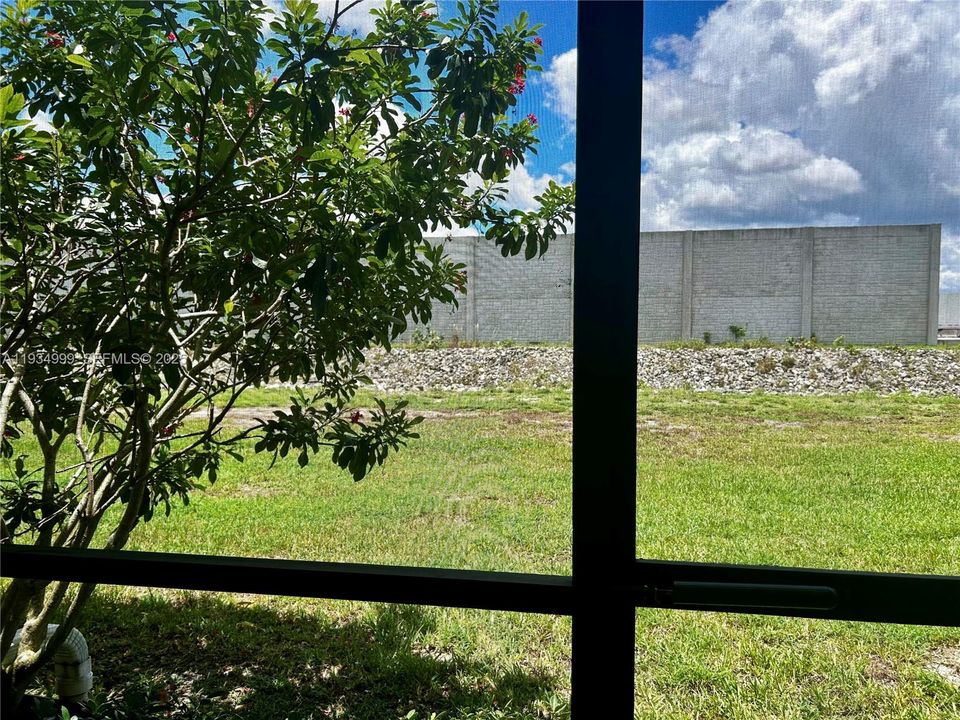 PRIVACY WALL EXTENDED