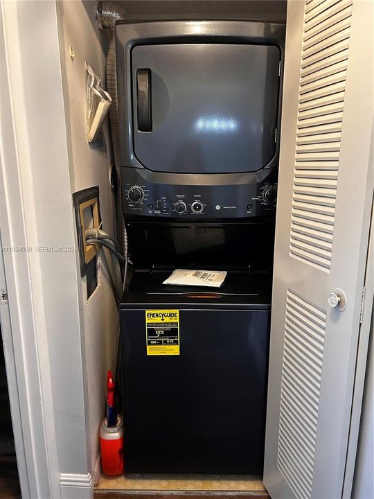 WASHER DRYER IN UNIT