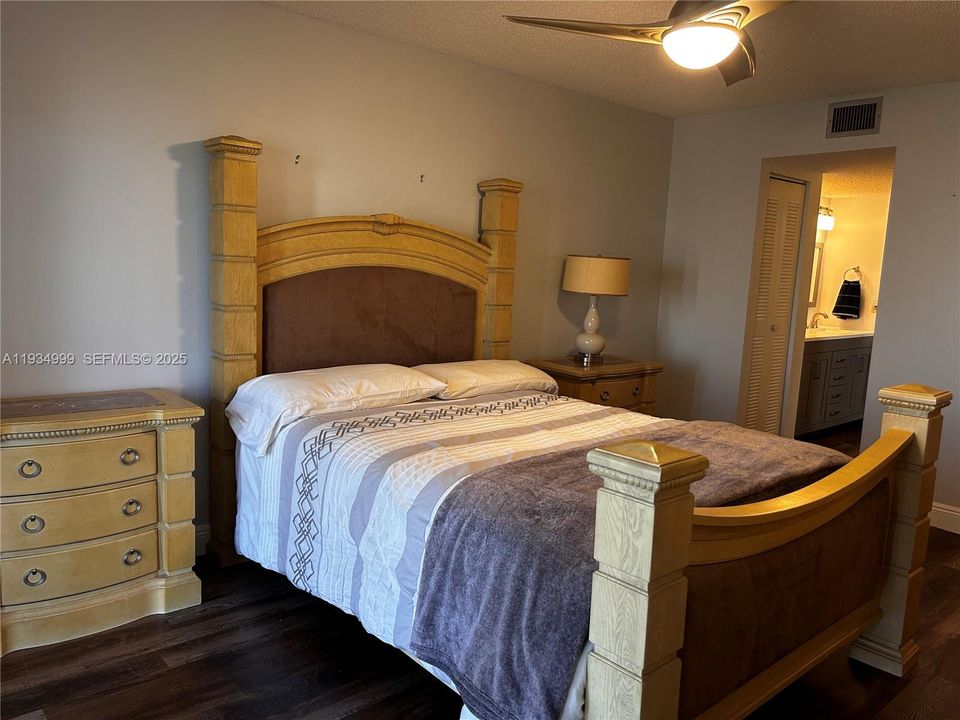 QUEEN BEDROOM FURNITURE