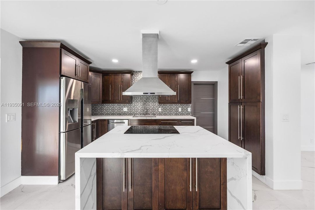 For Rent: $5,900 (4 beds, 2 baths, 1659 Square Feet)