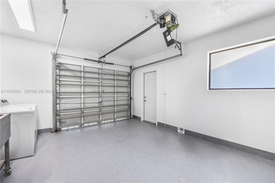 For Rent: $5,900 (4 beds, 2 baths, 1659 Square Feet)