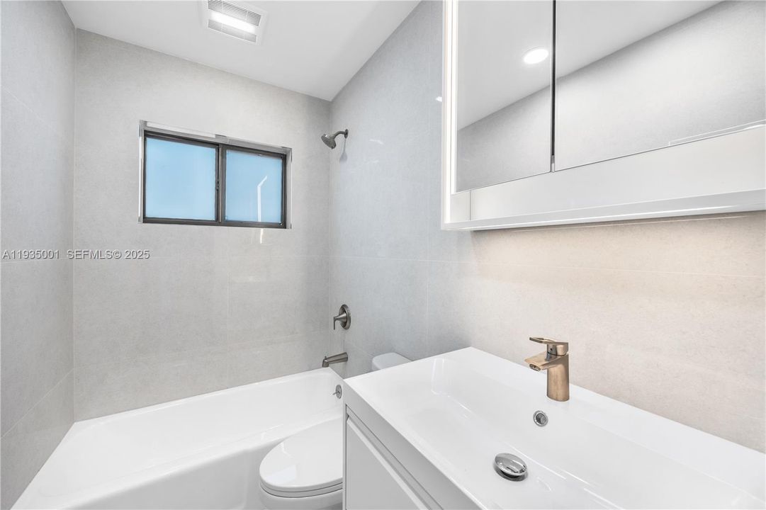 For Rent: $5,900 (4 beds, 2 baths, 1659 Square Feet)