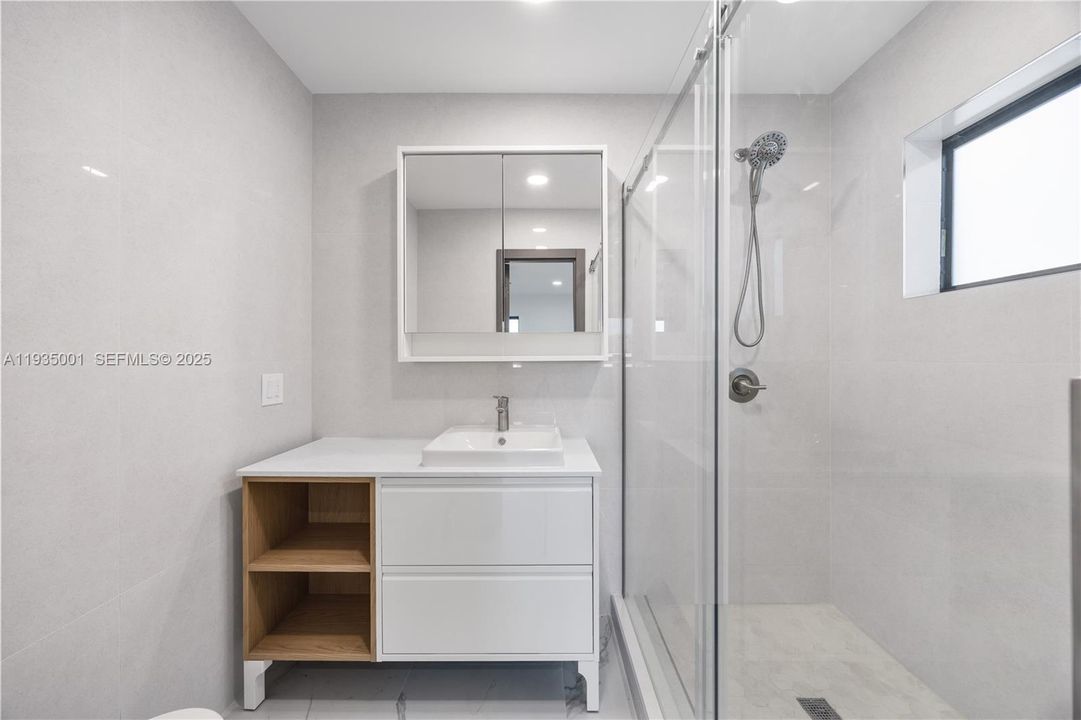 For Rent: $5,900 (4 beds, 2 baths, 1659 Square Feet)