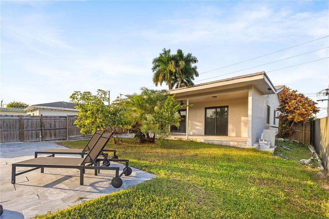 For Rent: $5,900 (4 beds, 2 baths, 1659 Square Feet)