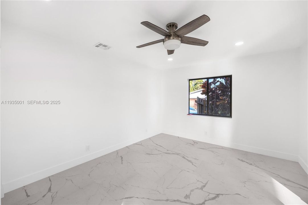 For Rent: $5,900 (4 beds, 2 baths, 1659 Square Feet)