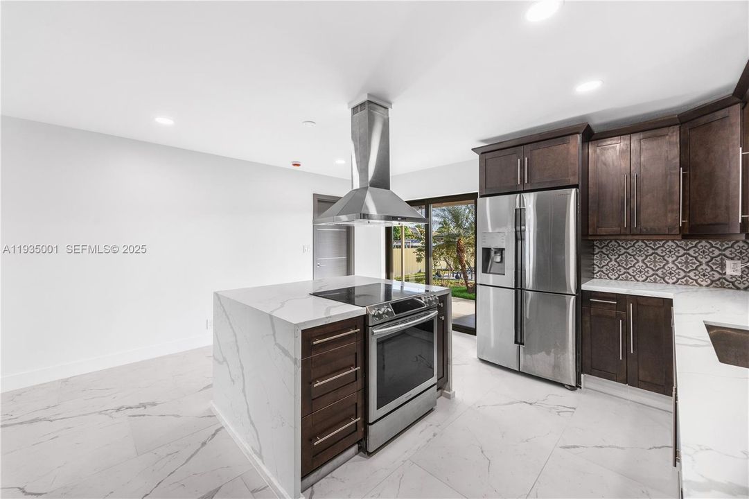 For Rent: $5,900 (4 beds, 2 baths, 1659 Square Feet)