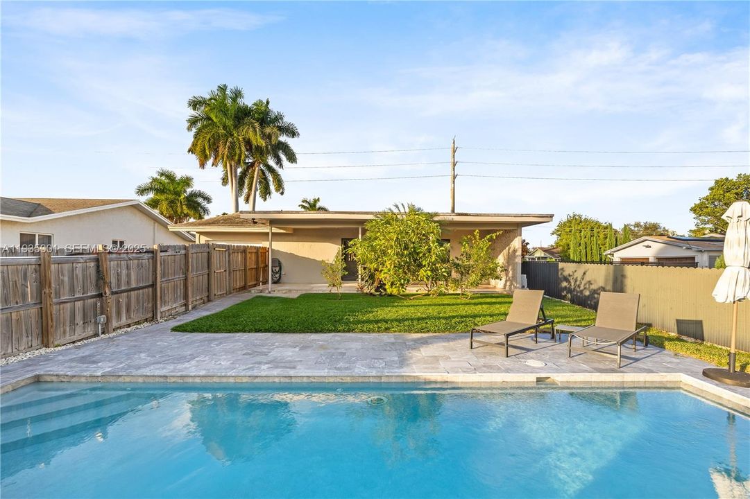 For Rent: $5,900 (4 beds, 2 baths, 1659 Square Feet)