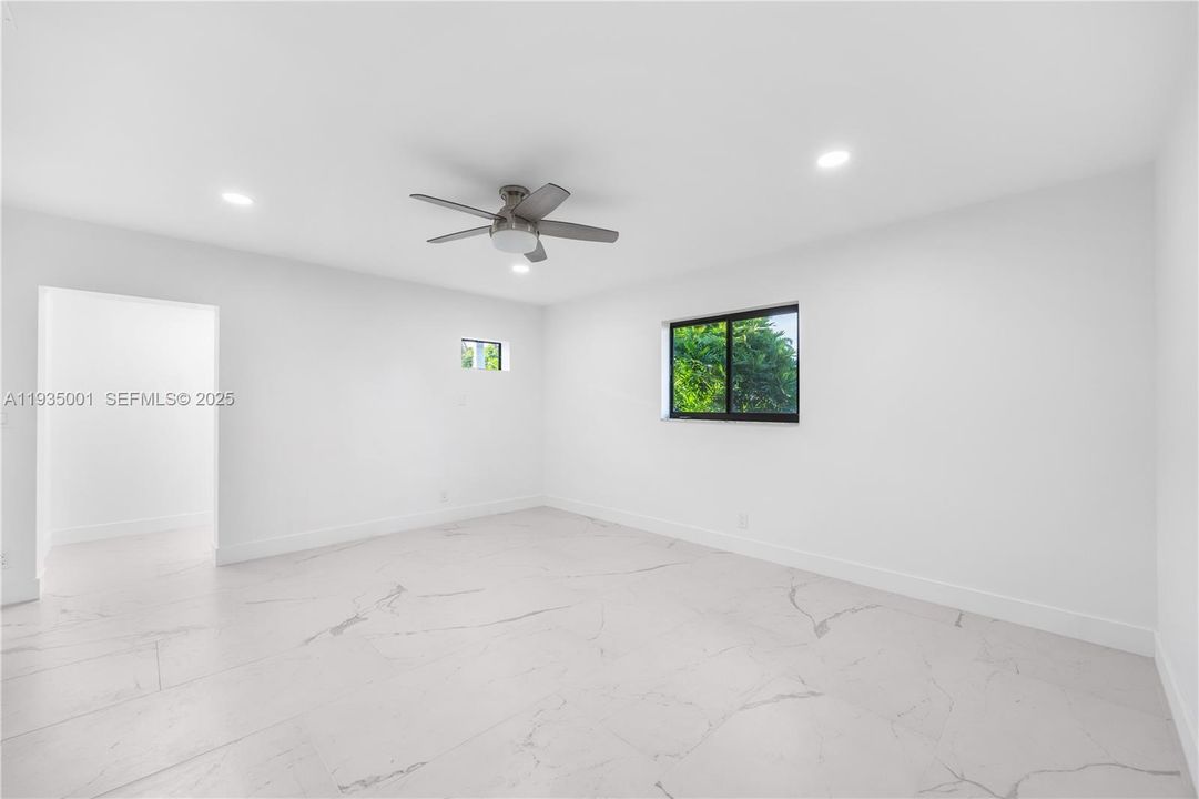 For Rent: $5,900 (4 beds, 2 baths, 1659 Square Feet)