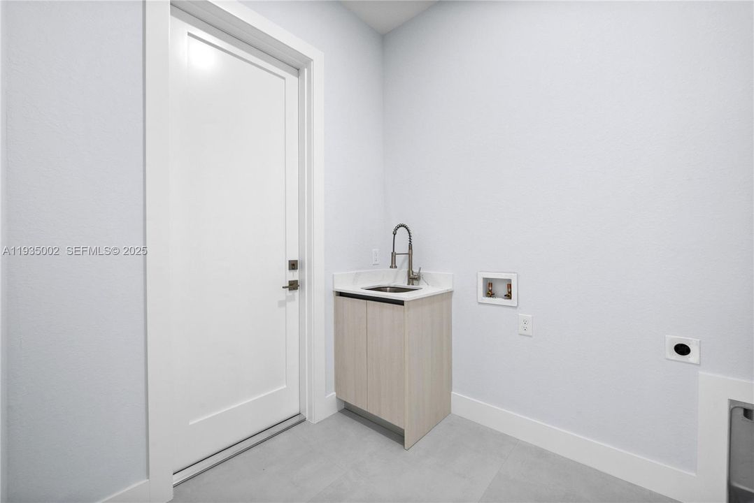 待售: $630,000 (4 贝兹, 3 浴室, 0 平方英尺)