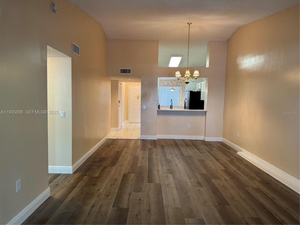 На продажу: $170,000 (2 спален, 2 ванн, 1187 Квадратных фут)