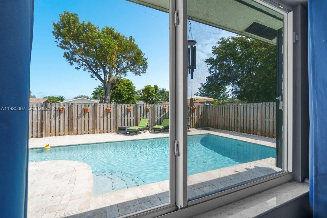 For Sale: $499,500 (3 beds, 2 baths, 1390 Square Feet)