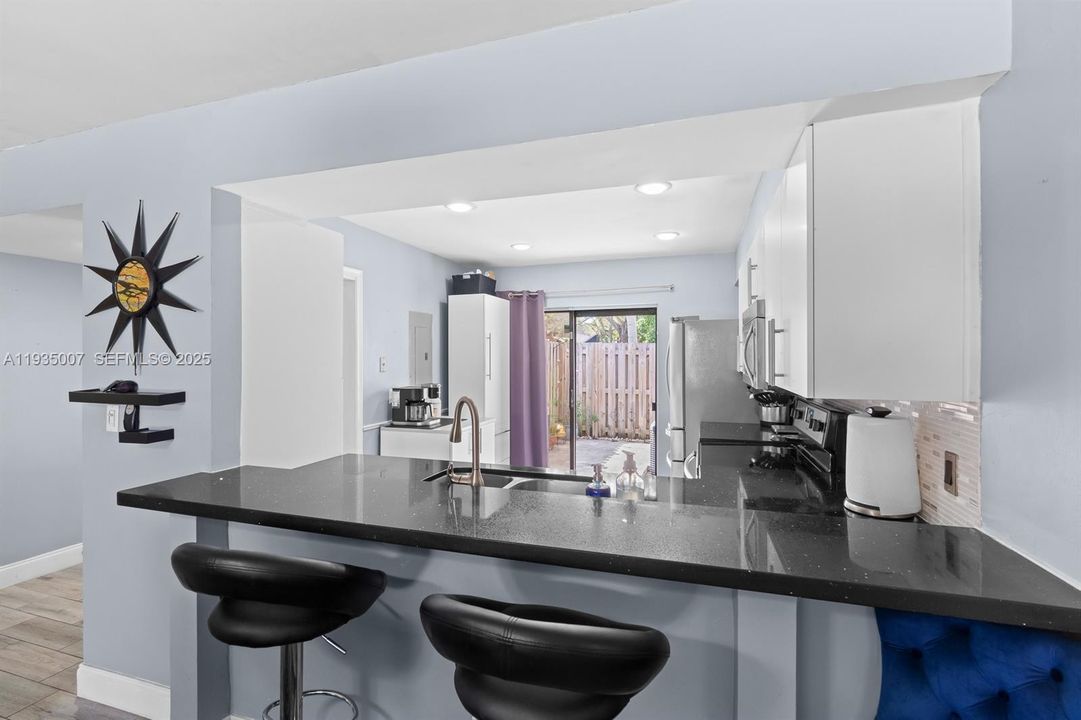 For Sale: $499,500 (3 beds, 2 baths, 1390 Square Feet)