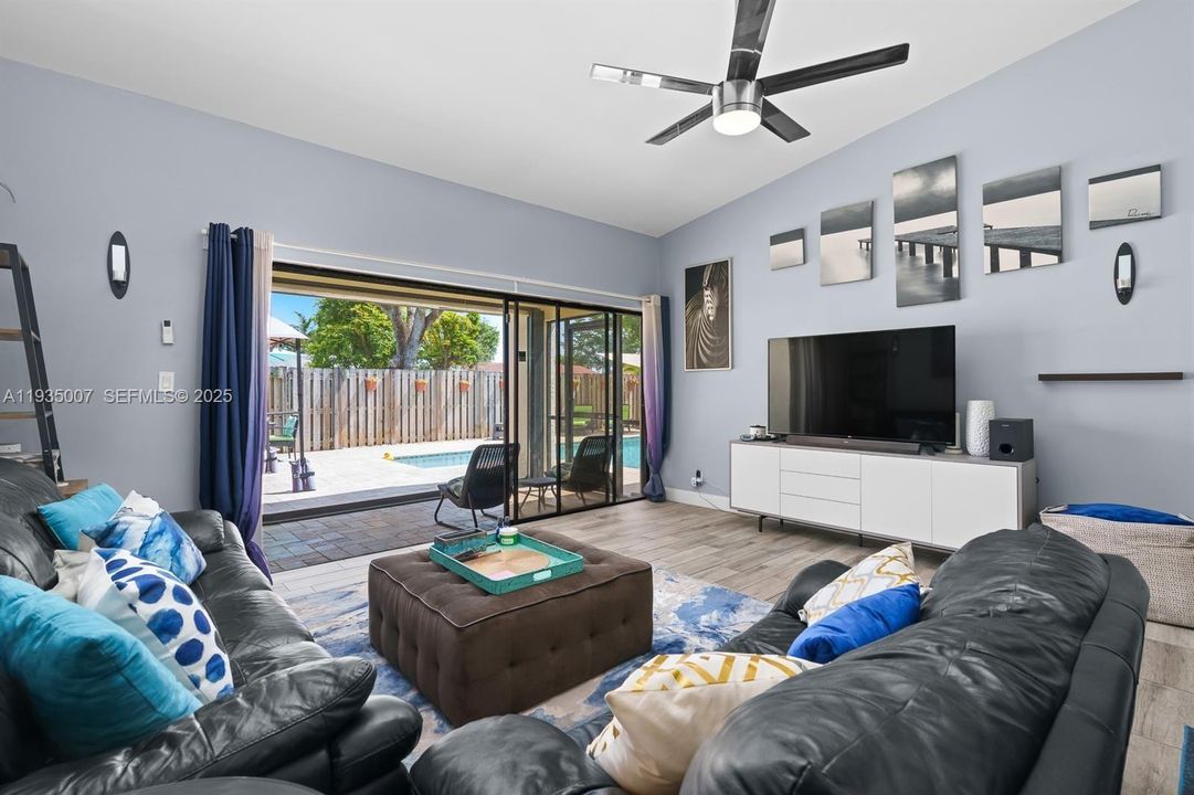 For Sale: $499,500 (3 beds, 2 baths, 1390 Square Feet)