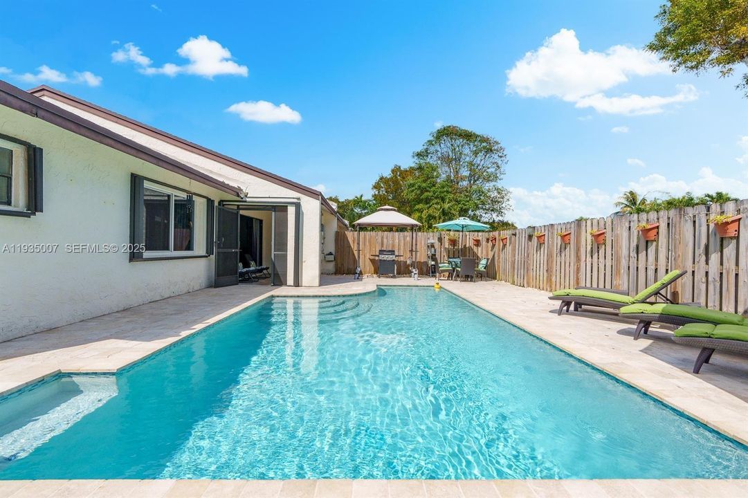 For Sale: $499,500 (3 beds, 2 baths, 1390 Square Feet)