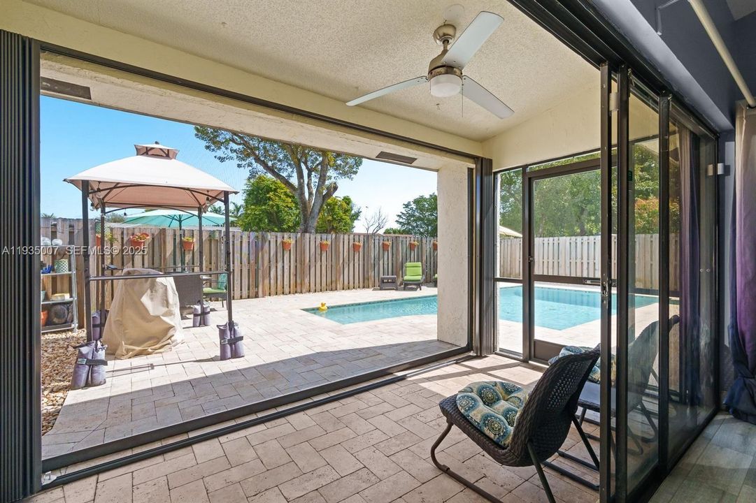 For Sale: $499,500 (3 beds, 2 baths, 1390 Square Feet)