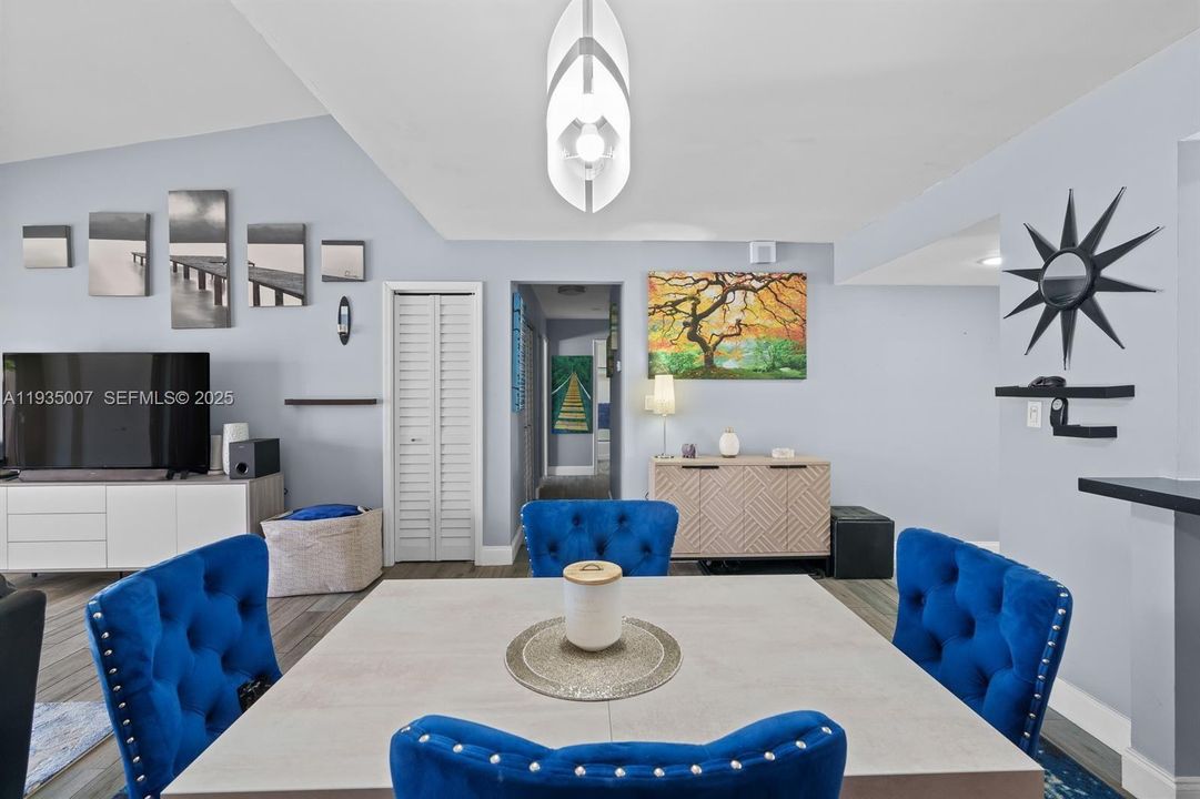 For Sale: $499,500 (3 beds, 2 baths, 1390 Square Feet)