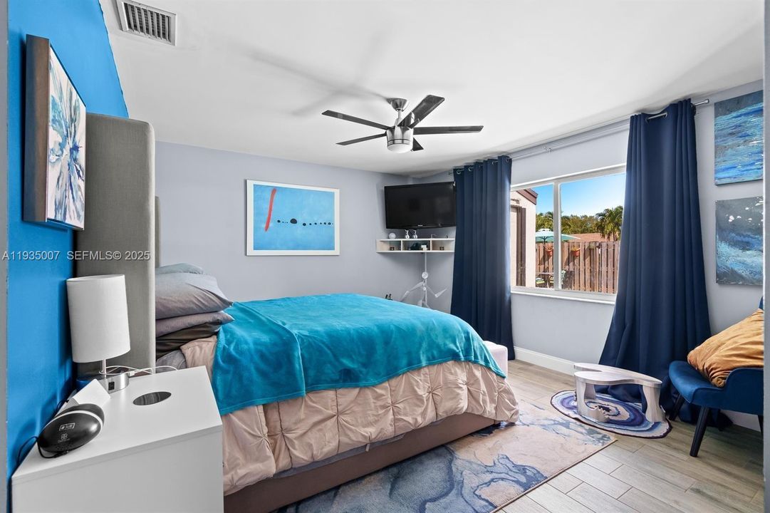 For Sale: $499,500 (3 beds, 2 baths, 1390 Square Feet)