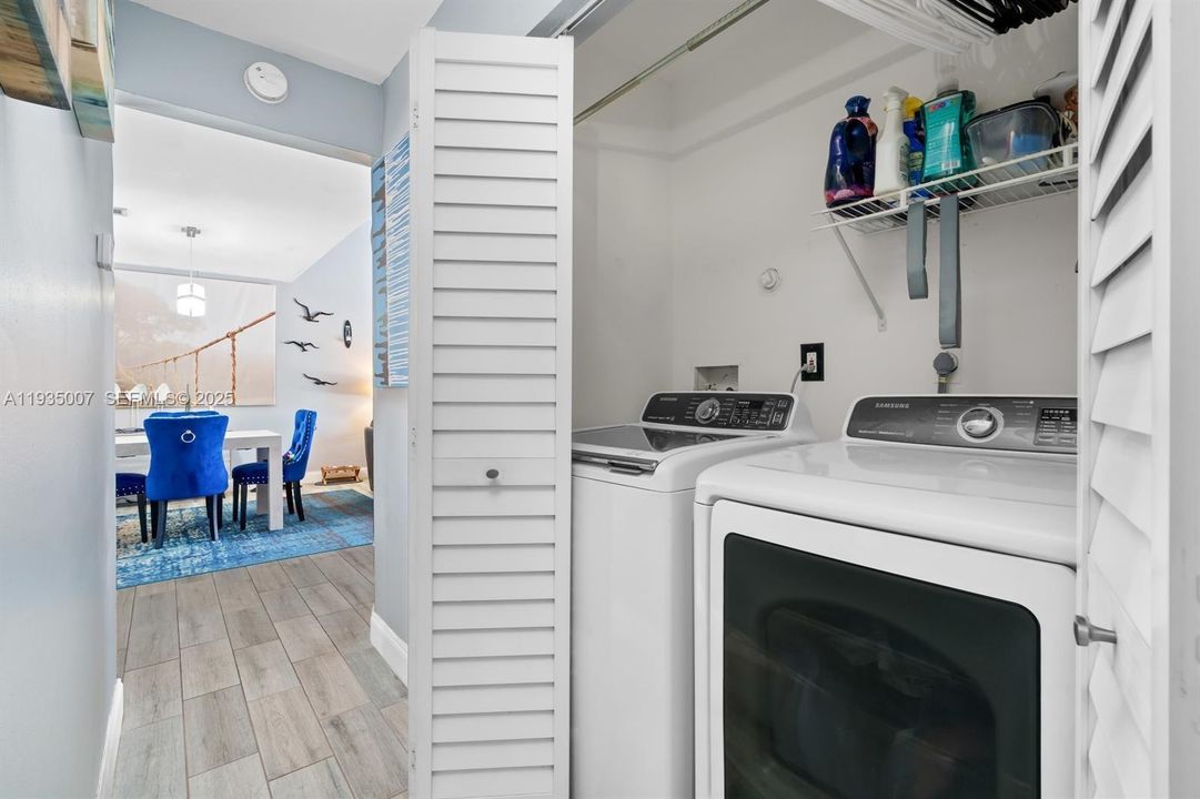 For Sale: $499,500 (3 beds, 2 baths, 1390 Square Feet)