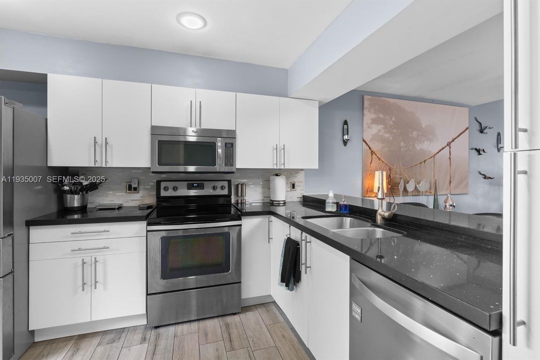 For Sale: $499,500 (3 beds, 2 baths, 1390 Square Feet)
