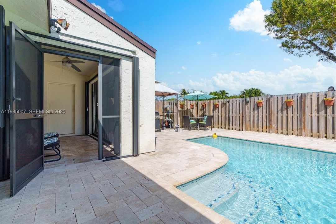 For Sale: $499,500 (3 beds, 2 baths, 1390 Square Feet)