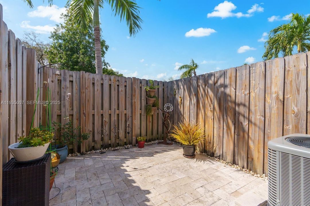 For Sale: $499,500 (3 beds, 2 baths, 1390 Square Feet)