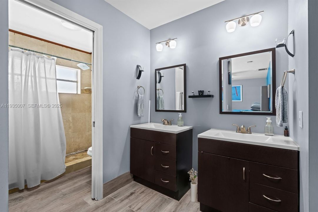 For Sale: $499,500 (3 beds, 2 baths, 1390 Square Feet)