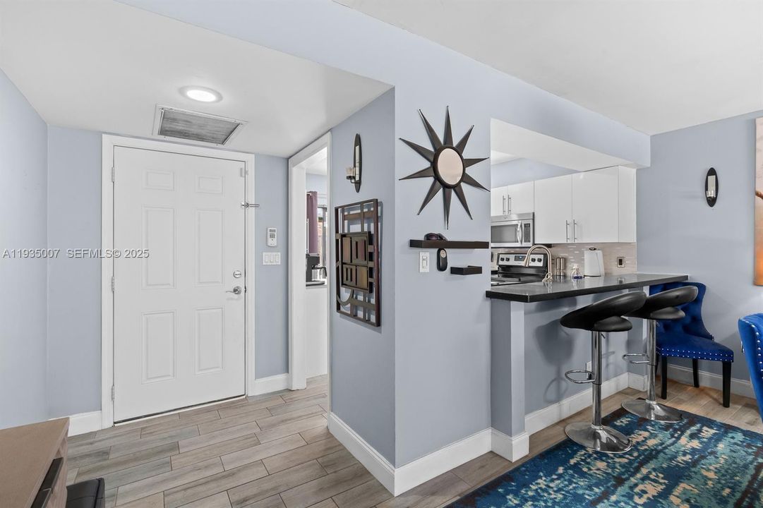 For Sale: $499,500 (3 beds, 2 baths, 1390 Square Feet)