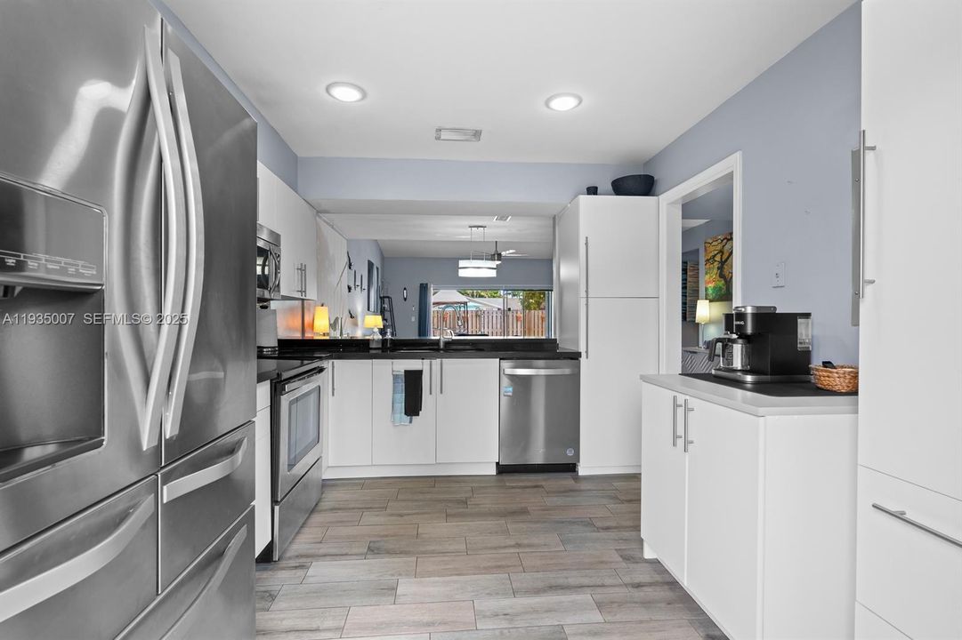 For Sale: $499,500 (3 beds, 2 baths, 1390 Square Feet)