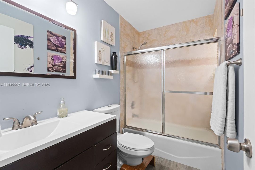 For Sale: $499,500 (3 beds, 2 baths, 1390 Square Feet)