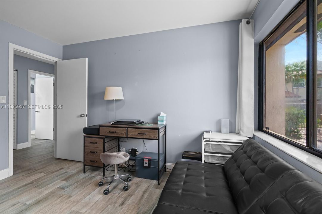 For Sale: $499,500 (3 beds, 2 baths, 1390 Square Feet)