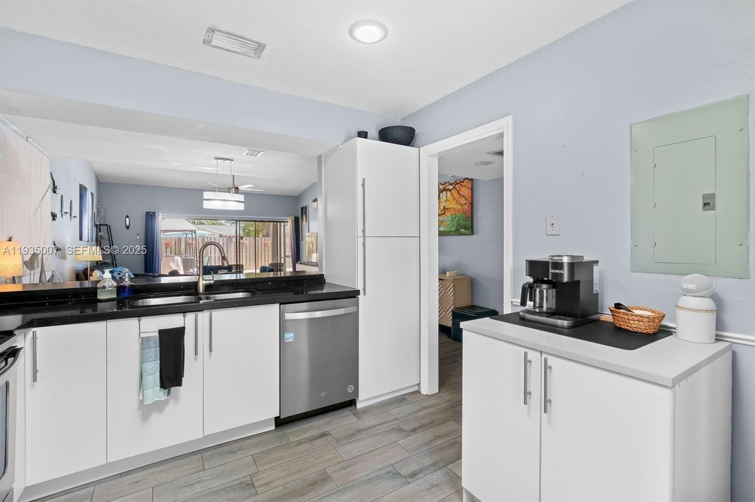 For Sale: $499,500 (3 beds, 2 baths, 1390 Square Feet)