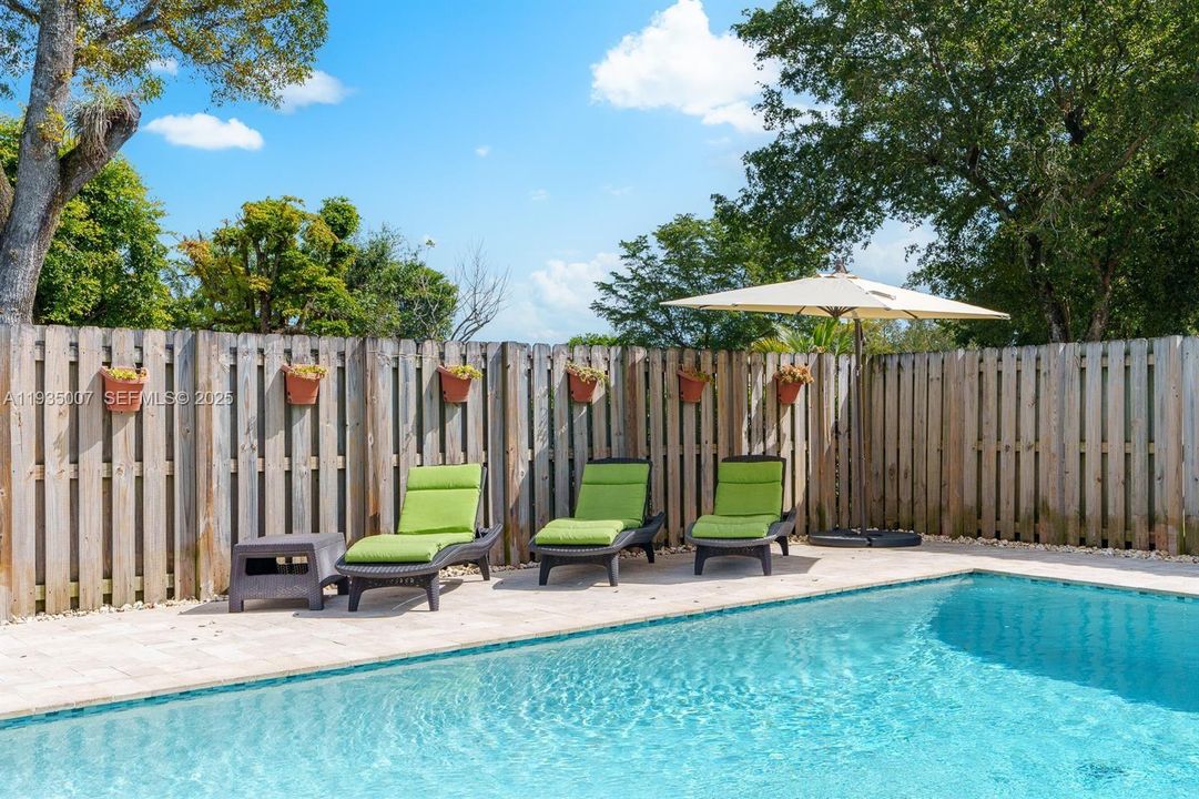 For Sale: $499,500 (3 beds, 2 baths, 1390 Square Feet)