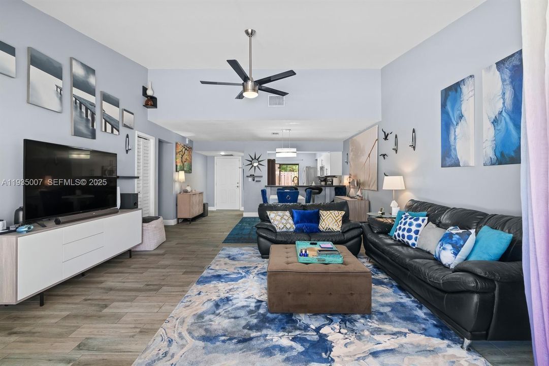 For Sale: $499,500 (3 beds, 2 baths, 1390 Square Feet)