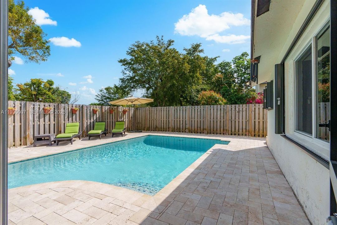 For Sale: $499,500 (3 beds, 2 baths, 1390 Square Feet)