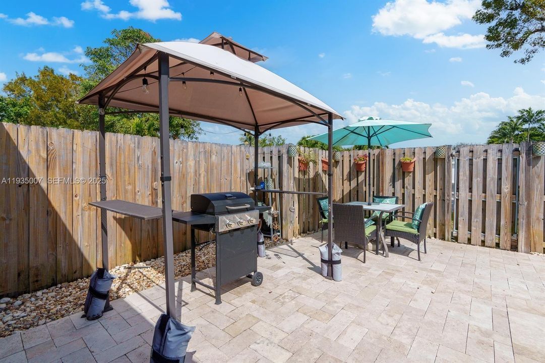 For Sale: $499,500 (3 beds, 2 baths, 1390 Square Feet)