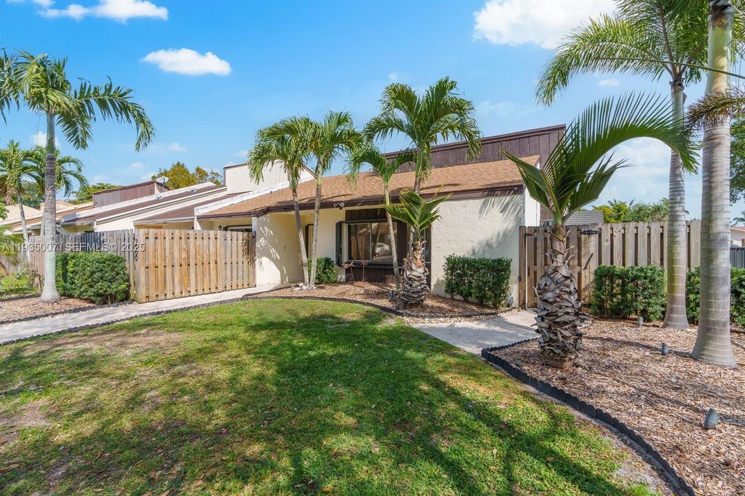 For Sale: $499,500 (3 beds, 2 baths, 1390 Square Feet)