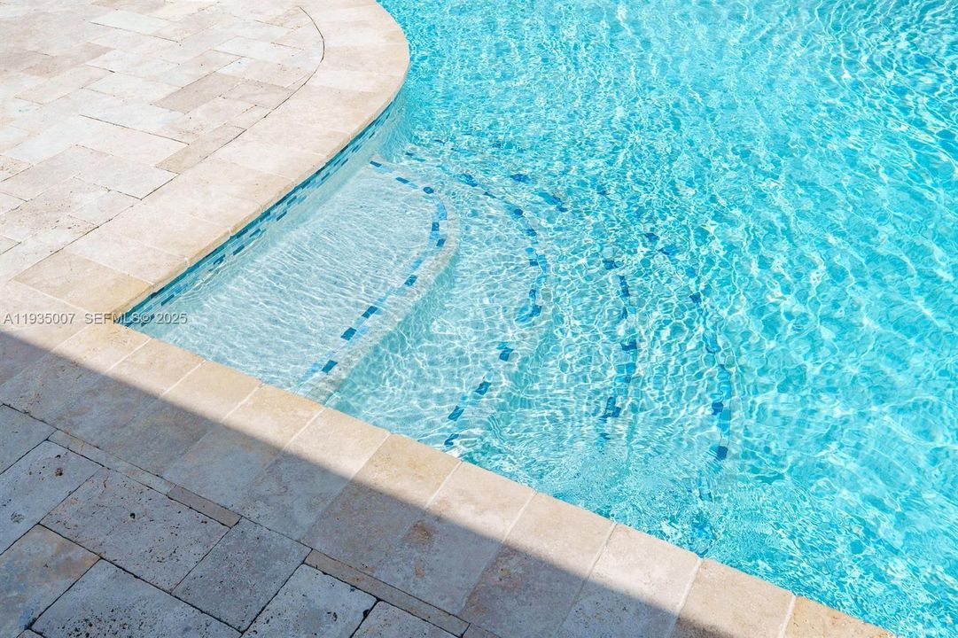 For Sale: $499,500 (3 beds, 2 baths, 1390 Square Feet)