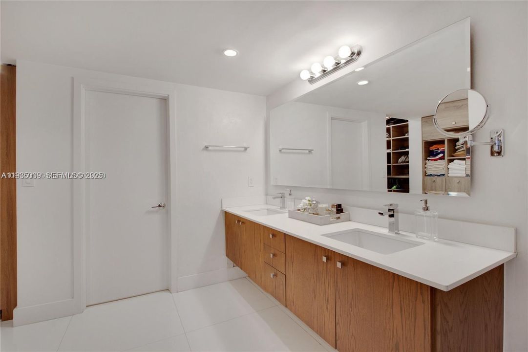 For Rent: $5,900 (2 beds, 2 baths, 1260 Square Feet)