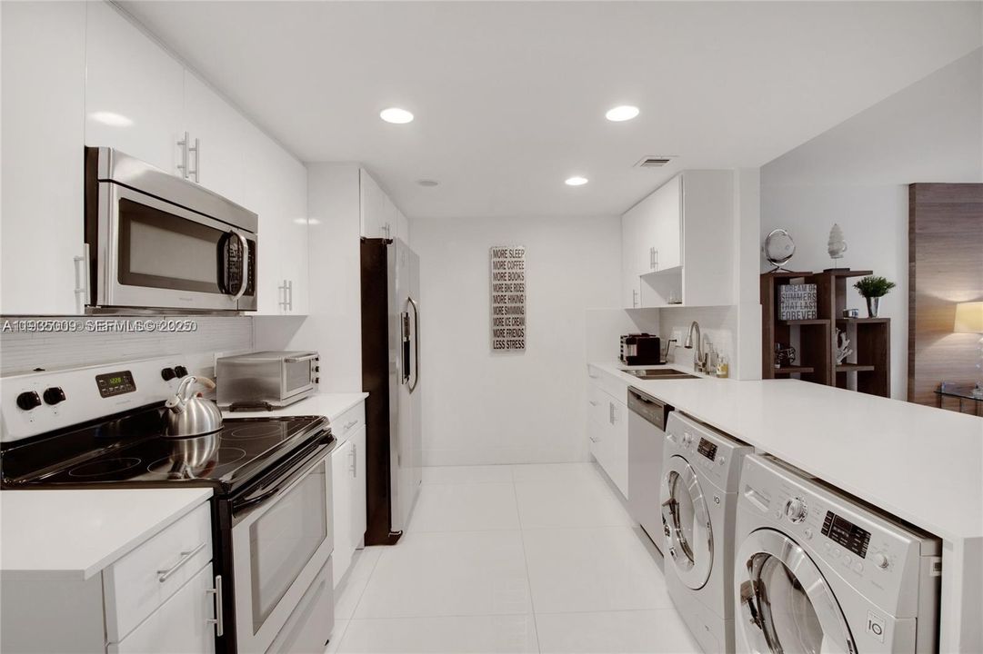 For Rent: $5,900 (2 beds, 2 baths, 1260 Square Feet)