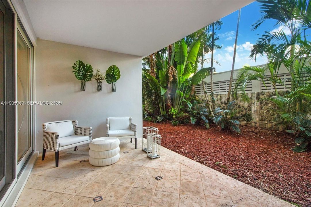 For Rent: $5,900 (2 beds, 2 baths, 1260 Square Feet)