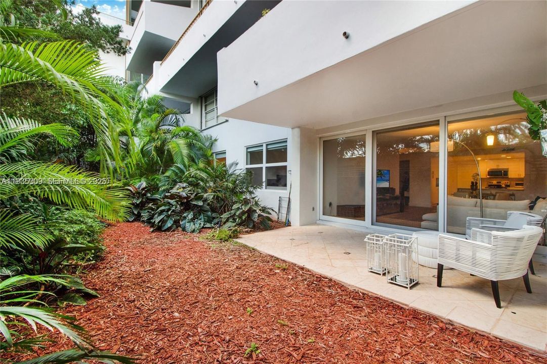 For Rent: $5,900 (2 beds, 2 baths, 1260 Square Feet)