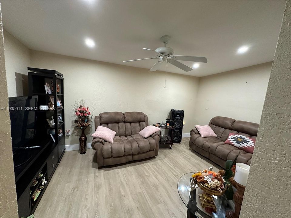 待售: $565,000 (3 贝兹, 1 浴室, 1520 平方英尺)