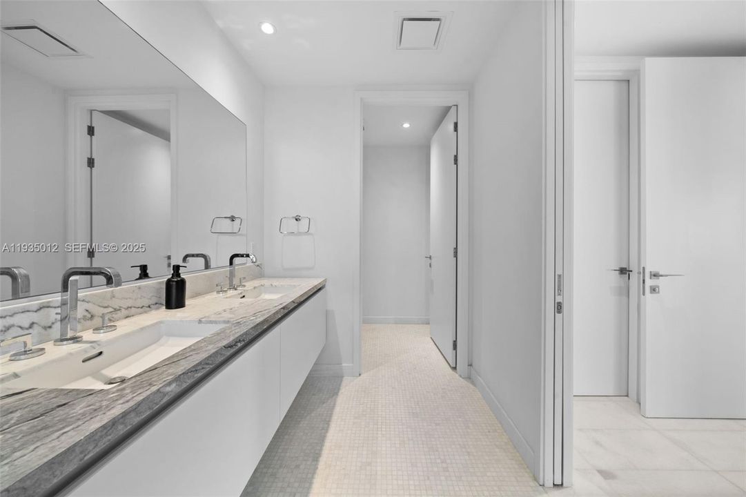 На продажу: $1,299,000 (2 спален, 2 ванн, 1134 Квадратных фут)