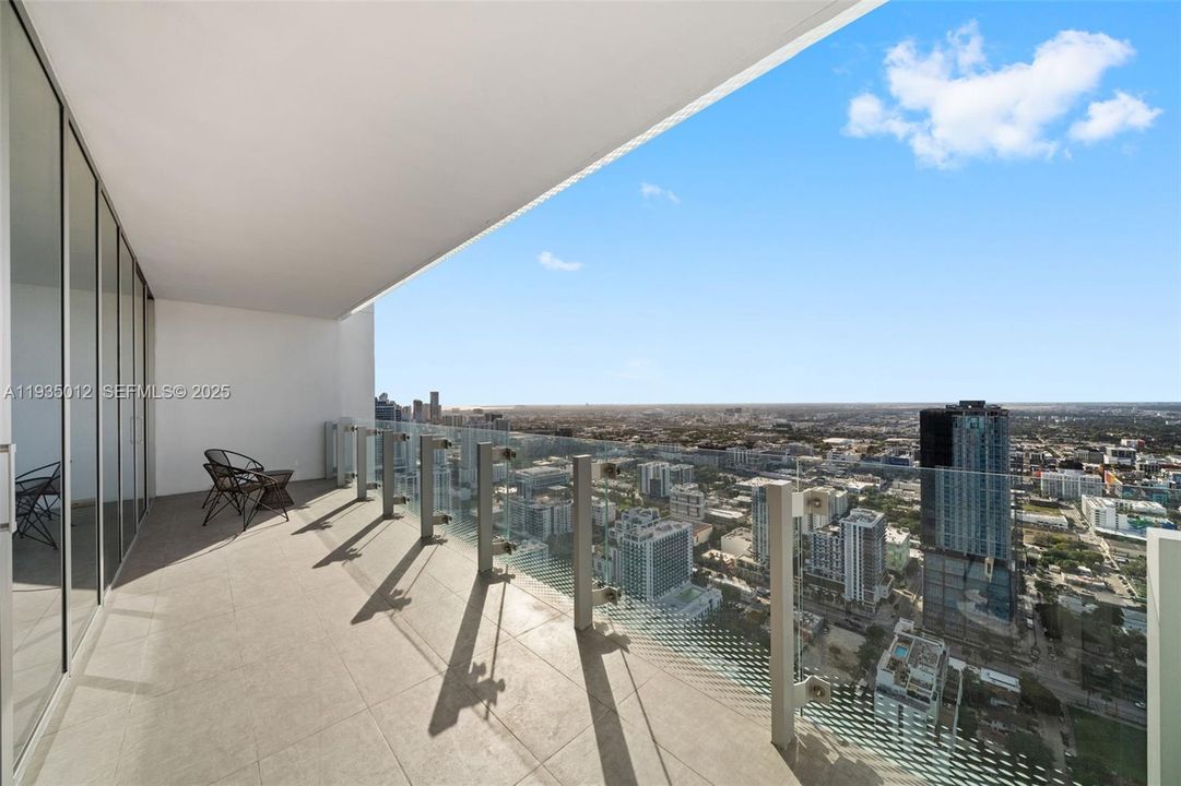 На продажу: $1,299,000 (2 спален, 2 ванн, 1134 Квадратных фут)