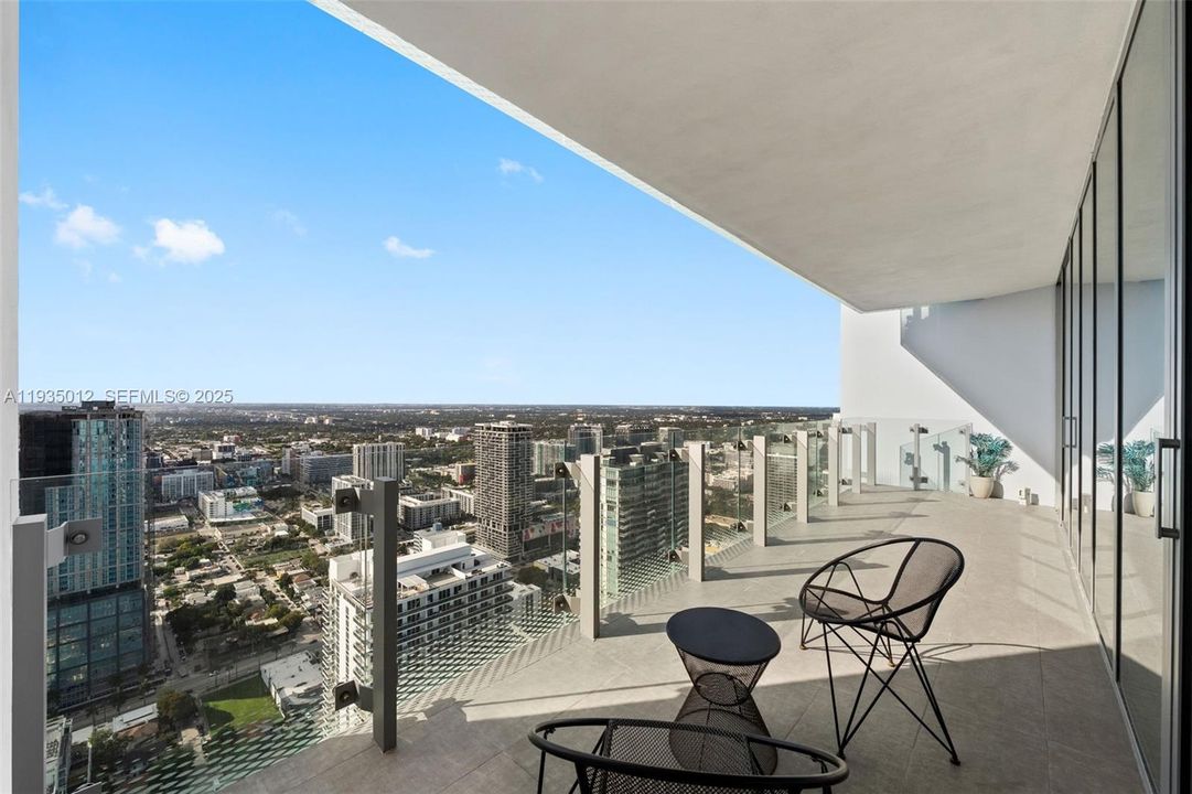 На продажу: $1,299,000 (2 спален, 2 ванн, 1134 Квадратных фут)