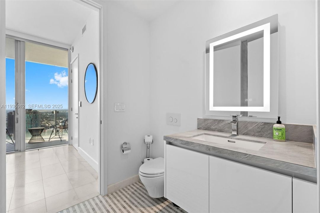 На продажу: $1,299,000 (2 спален, 2 ванн, 1134 Квадратных фут)